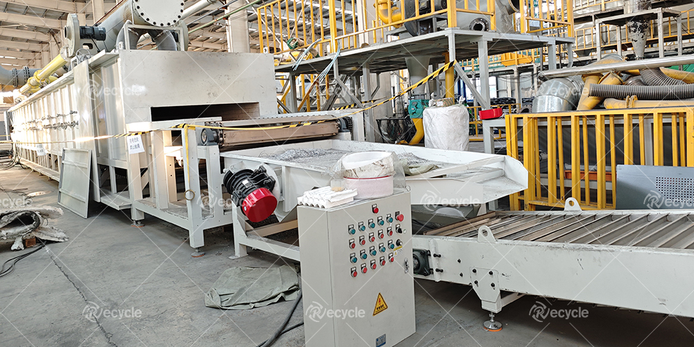 Waste photovoltaic module pyrolysis processing equipment line